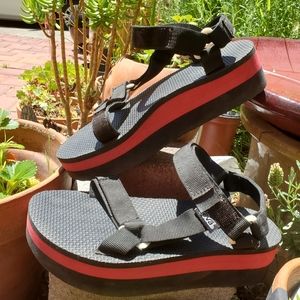 Teva Platform Sandals Black 🖤 and Red ❤ size 7